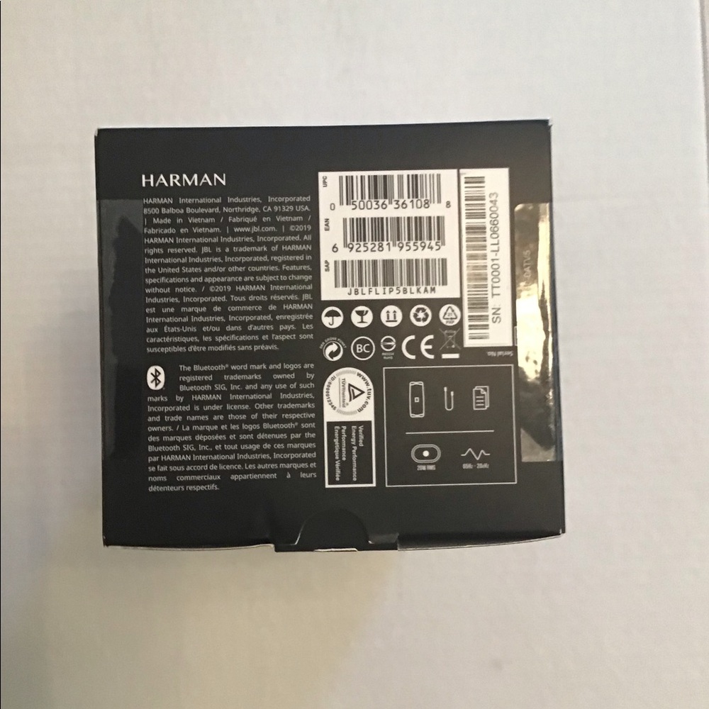 JBL Flip 5 Bluetooth Speaker - Picture 9 of 10